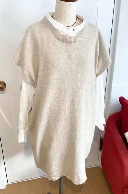 Meg Fox Long Vest (Beige)